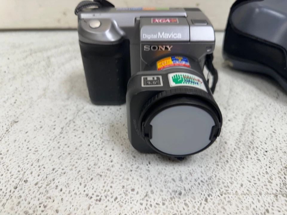 Sony Mavica MVC-FD91 Digital Still Camera Floppy Disk 14x Optical Zoom - Image 2 of 4