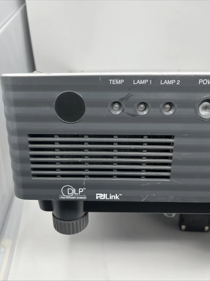 Panasonic PT-D5600 D5600U D5600UL 5000 Lumens XGA HD DLP Projector **READ** - Image 2 of 4