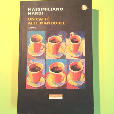 EIN KAFFEE MIT SCHWARZEN NARDI MANDELN POCHA