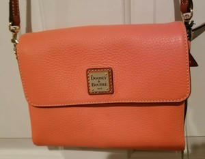 pebble grain hunter crossbody