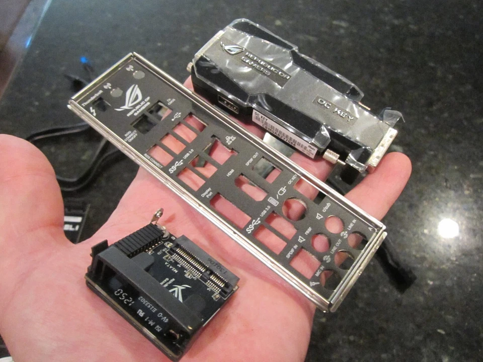 MAXIMUS V GAMING PARTS AND MANUAL - ALL WORKING PARTS - Image 4 of 4