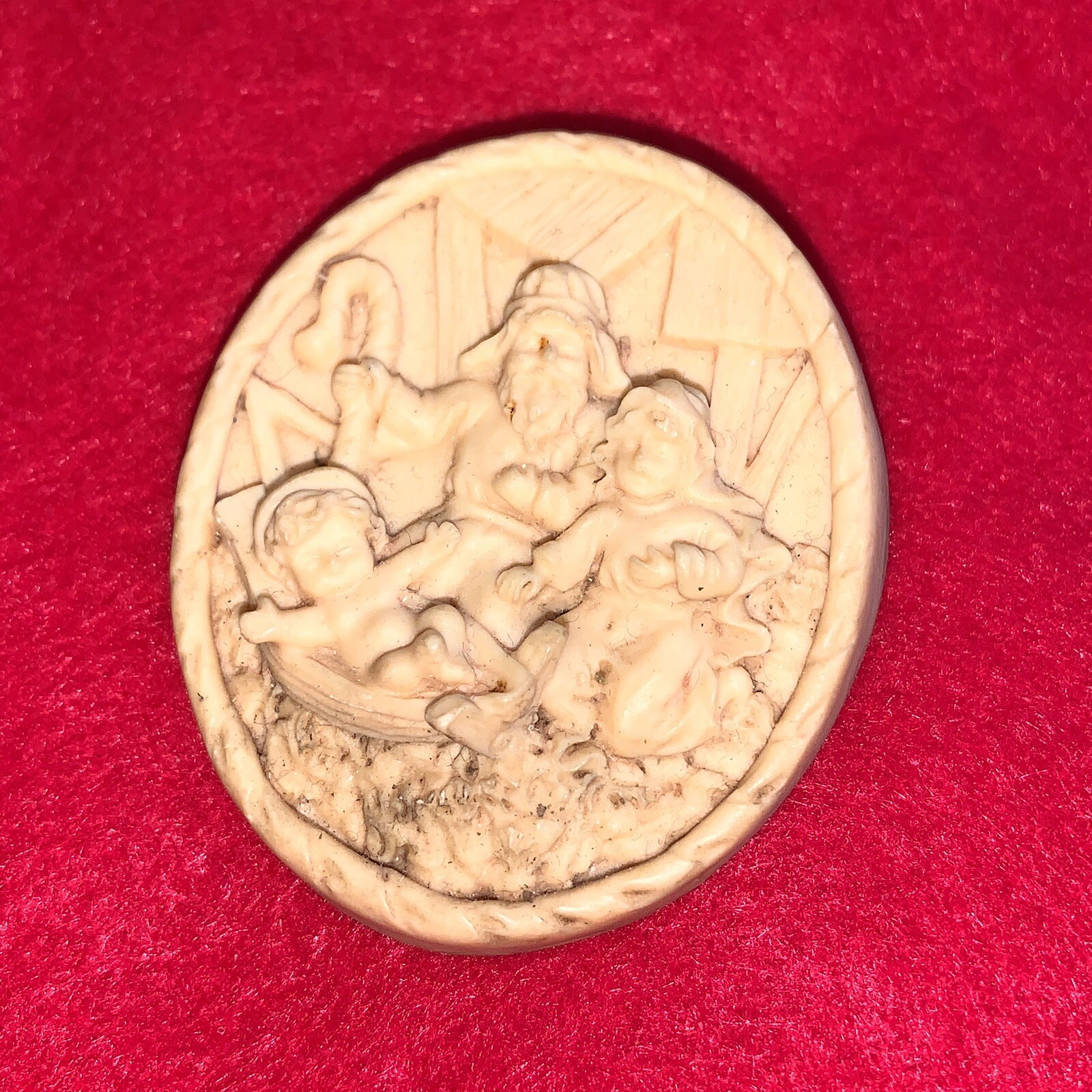 Religious Nativity Jesus Manger Carved Vintage Brooch… Gem