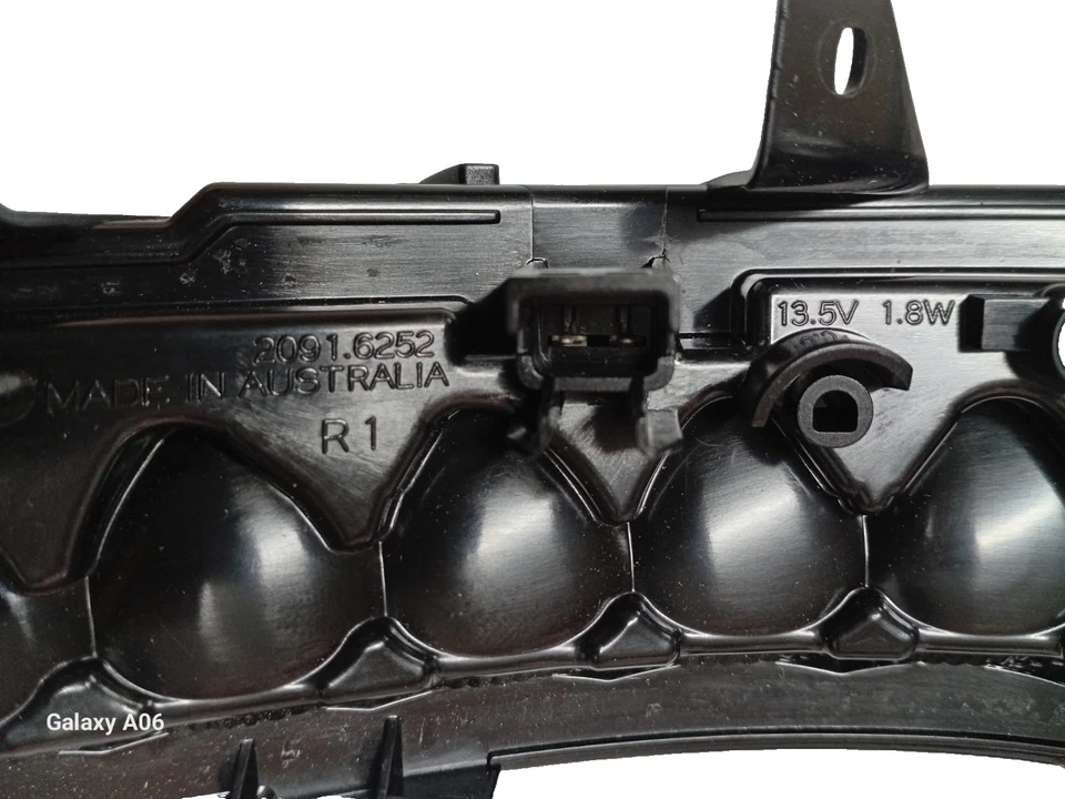 Turn Signal Mirror Lamp Light Land Rover Evoque Passenger Side OEM LR048351 - Image 2 of 4