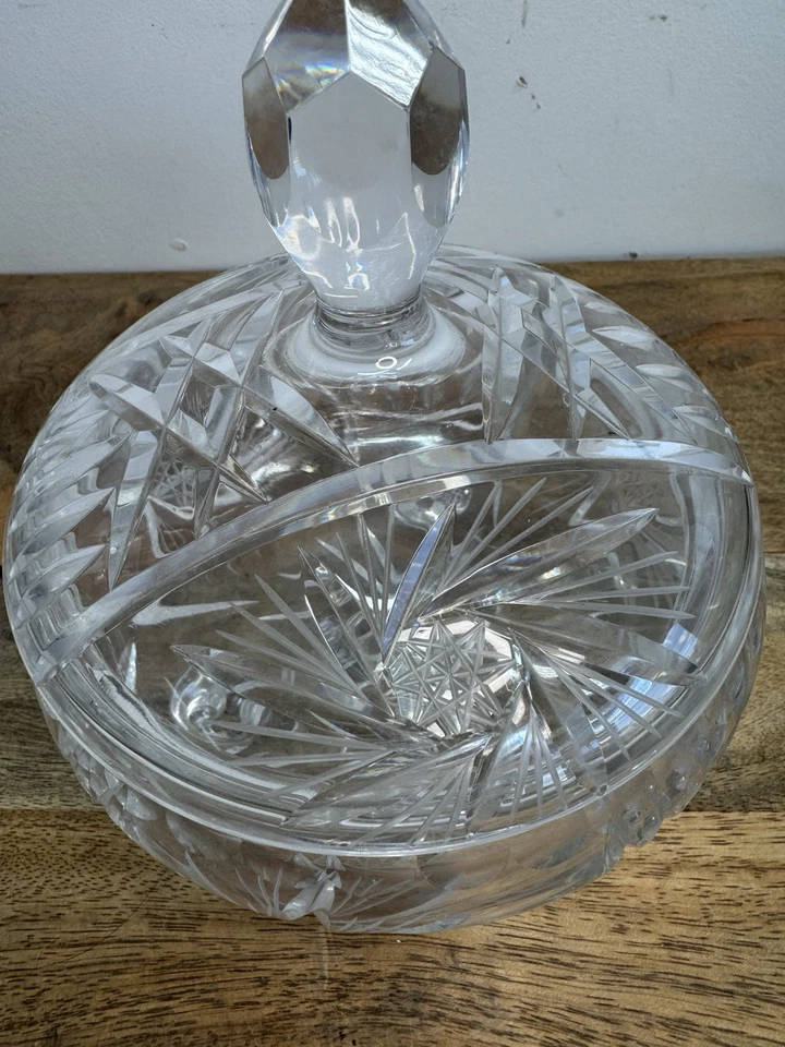 ANTIGUO PLATO DE CARAMELO DE CRISTAL CORTE STARBURST AMERICANO BRILLANTE CON TAPA 3 PIES Foto 2 de 4