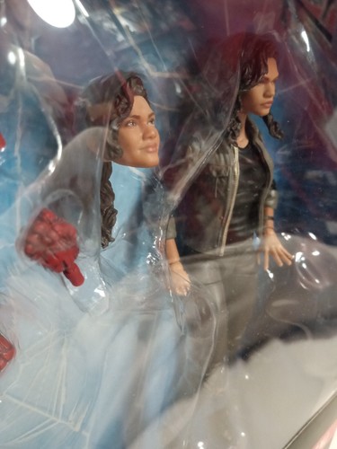 Marvel Legends MJ WATSON Zendaya & SPIDER-MAN Homecoming 2-Pack 2017 NEW - Picture 10 of 17