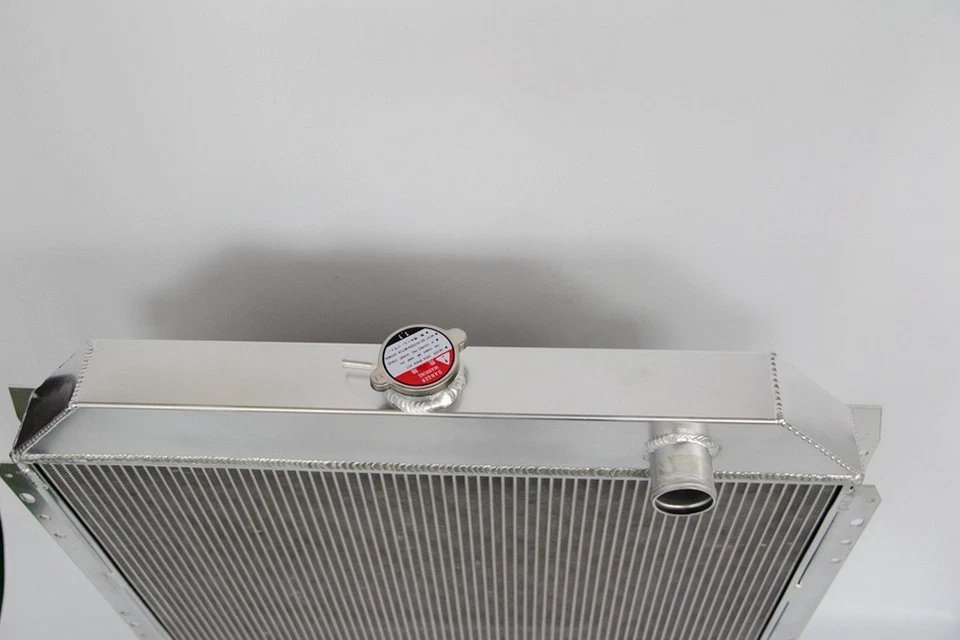 Radiador de 3 filas para camioneta Ford F-Series F100 F150 F250 1965-1978 Bronco 66-79 Foto 4 de 4