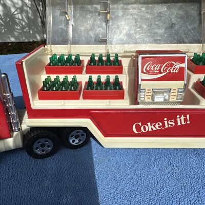 Buddy L Coke COCA COLA Semi DELIVERY TRUCK ~ COKE MACHINE & 8