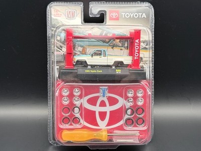 M2 1985 Toyota Truck Model Kit 37000-88  1/64