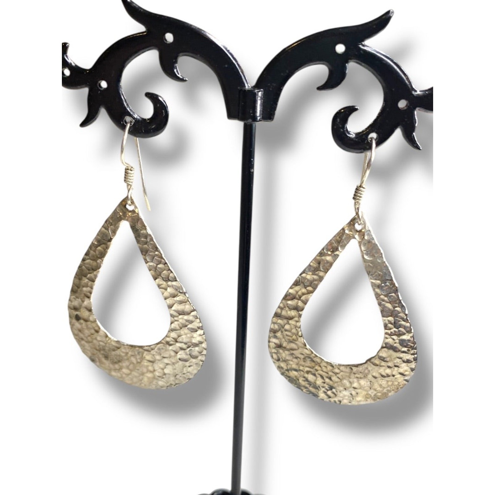 Silvertone Hammered Pierced Fishhook Earrings Lig… - image 1