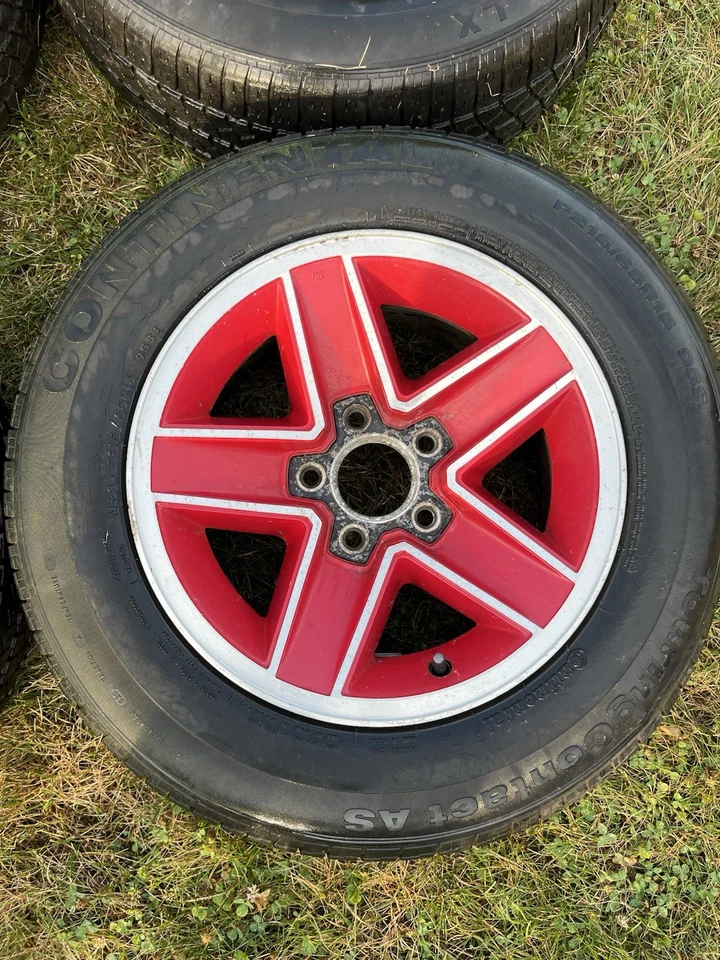 Juego de 4 ruedas rojas Camaro Z28 82-92 15x7 Foto 4 de 4
