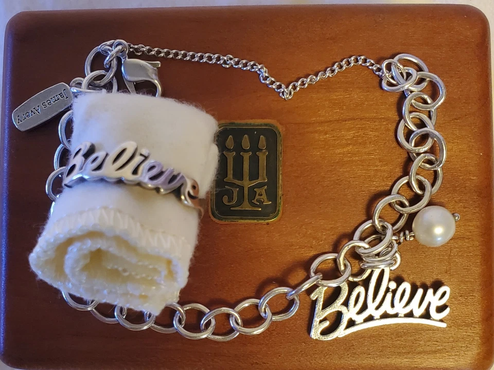 Paquete James Avery Believe retirado, pulsera tamaño pequeño. Foto 4 de 4