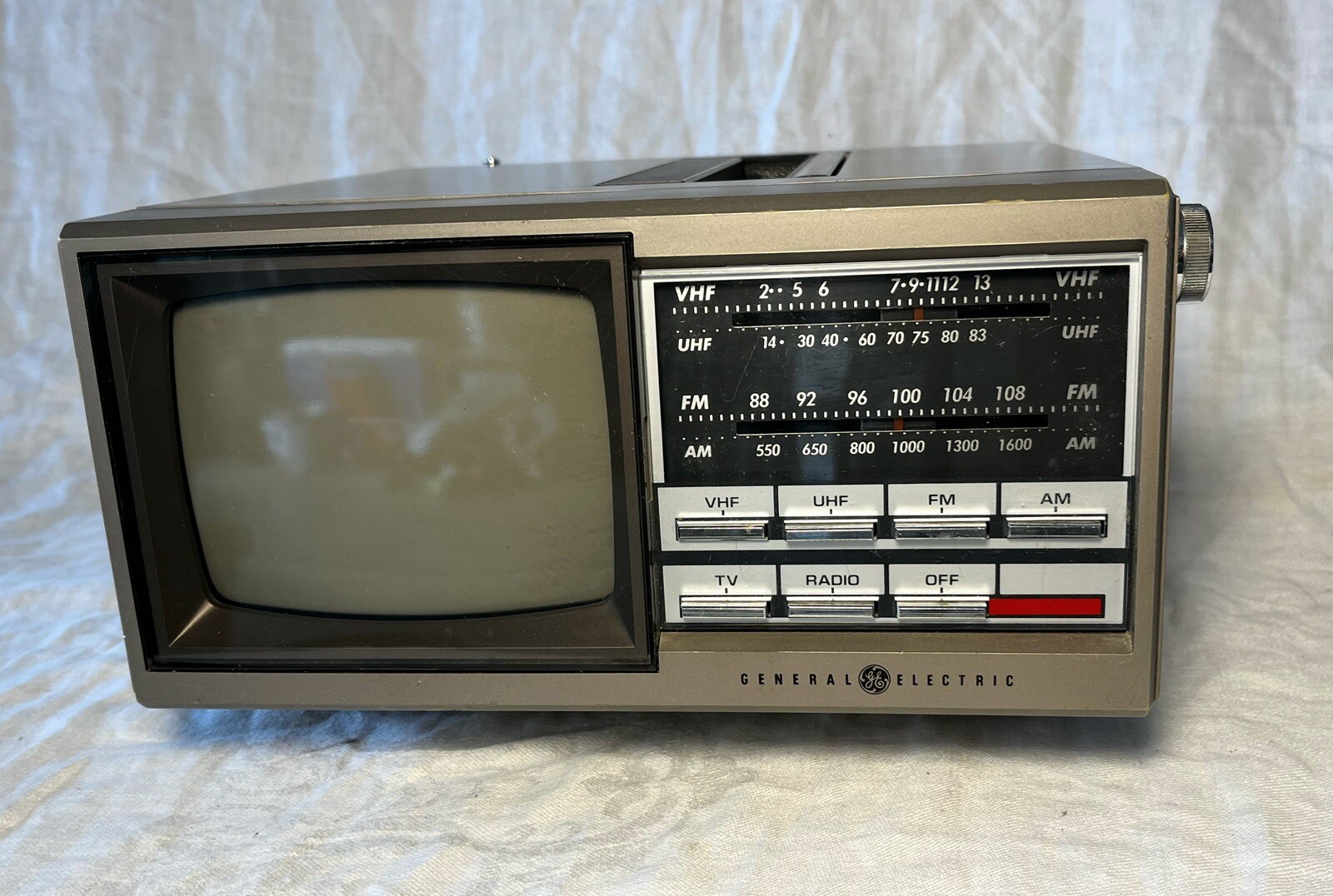 vintage-general-electric-ge-portable-tv-am-fm-radio-model-7-7150b-dec