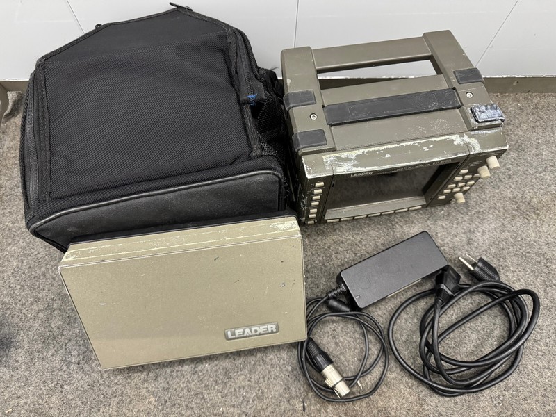 Leader Model LV5750 Multi SDI WAVEFORM w Power Supply , case cover. and bag