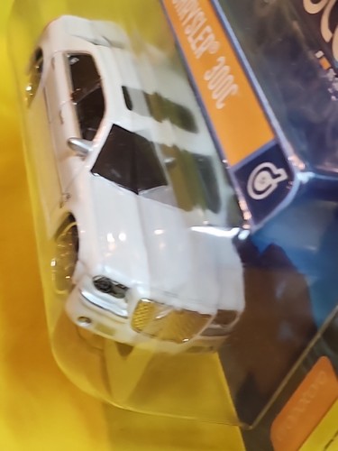 2004 HOT WHEELS DROPSTARS CHRYSLER 300 C WHITE 1:50 SCALE NIP Great🔥J - Picture 13 of 15
