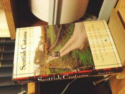 Scottish Customs - Hardcover By Livingstone, Sheila - GOOD