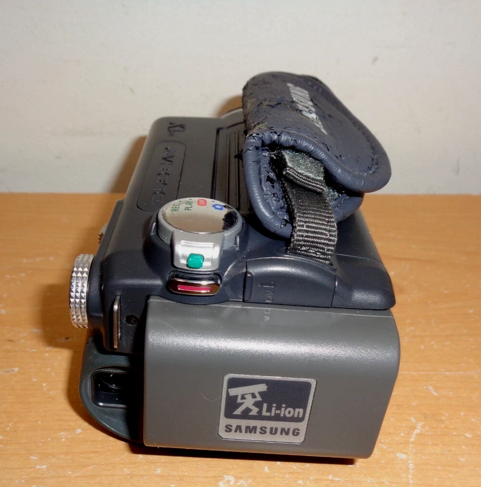 Samsung DuoCam SC-D6550 Mini DV Camcorder And Accessories - Image 4 of 4