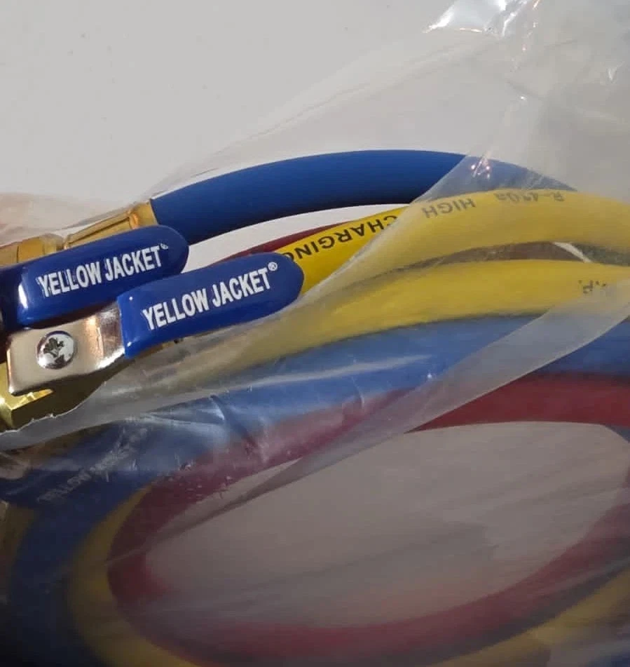 Chaqueta Amarilla 29985 1/4" PLUS II 60" Mangueras de Carga con Válvula de Bola Paquete RYB Foto 3 de 3