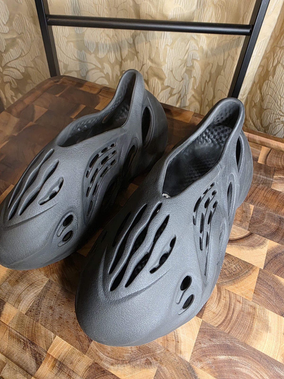 Adidas Yeezy Foam Runner RNNR Black Onyx Size 6 Men's Waterproof Comfortable Pre thumbnail 2