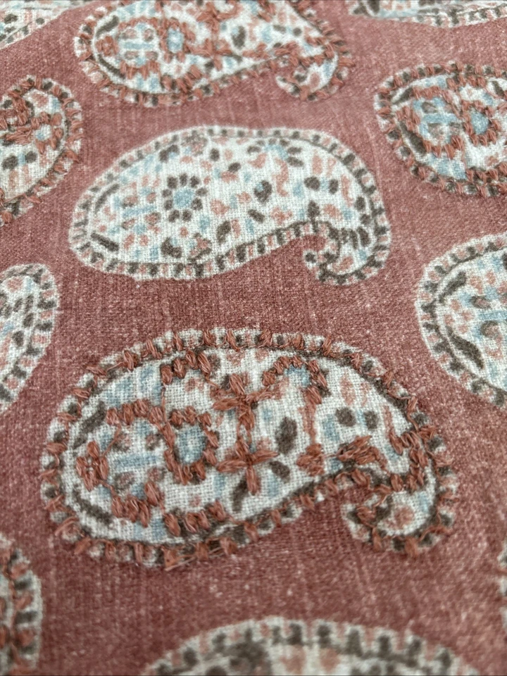 Funda de almohada bordada Pottery Barn ~ 20" x 20" Foto 3 de 4