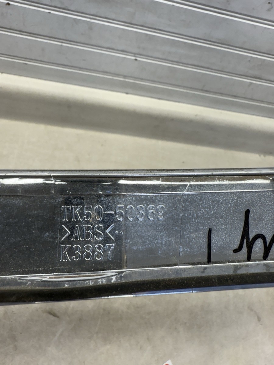 たまページ 2016 - 2021 Mazda CX-9 Bumper Trim Rear Chrome Trim Piece TK50-50