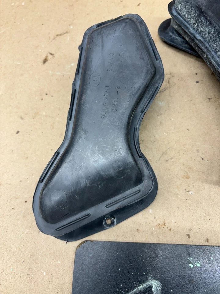 1988 1989 90 91 92 93 94 CHEVROLET GMC K1500 K2500 COWL VENT DUCTS 15549485/6 - Image 2 of 4