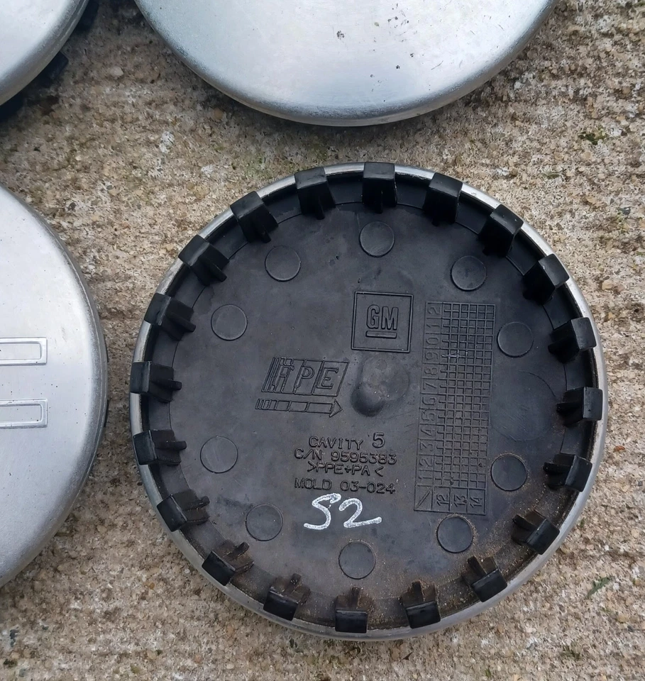 GMC Yukon, Sierra 1500 центральный колпак набор из 4, 2007-2015, деталь # 9595383 S2 - Изображение 3 из 3