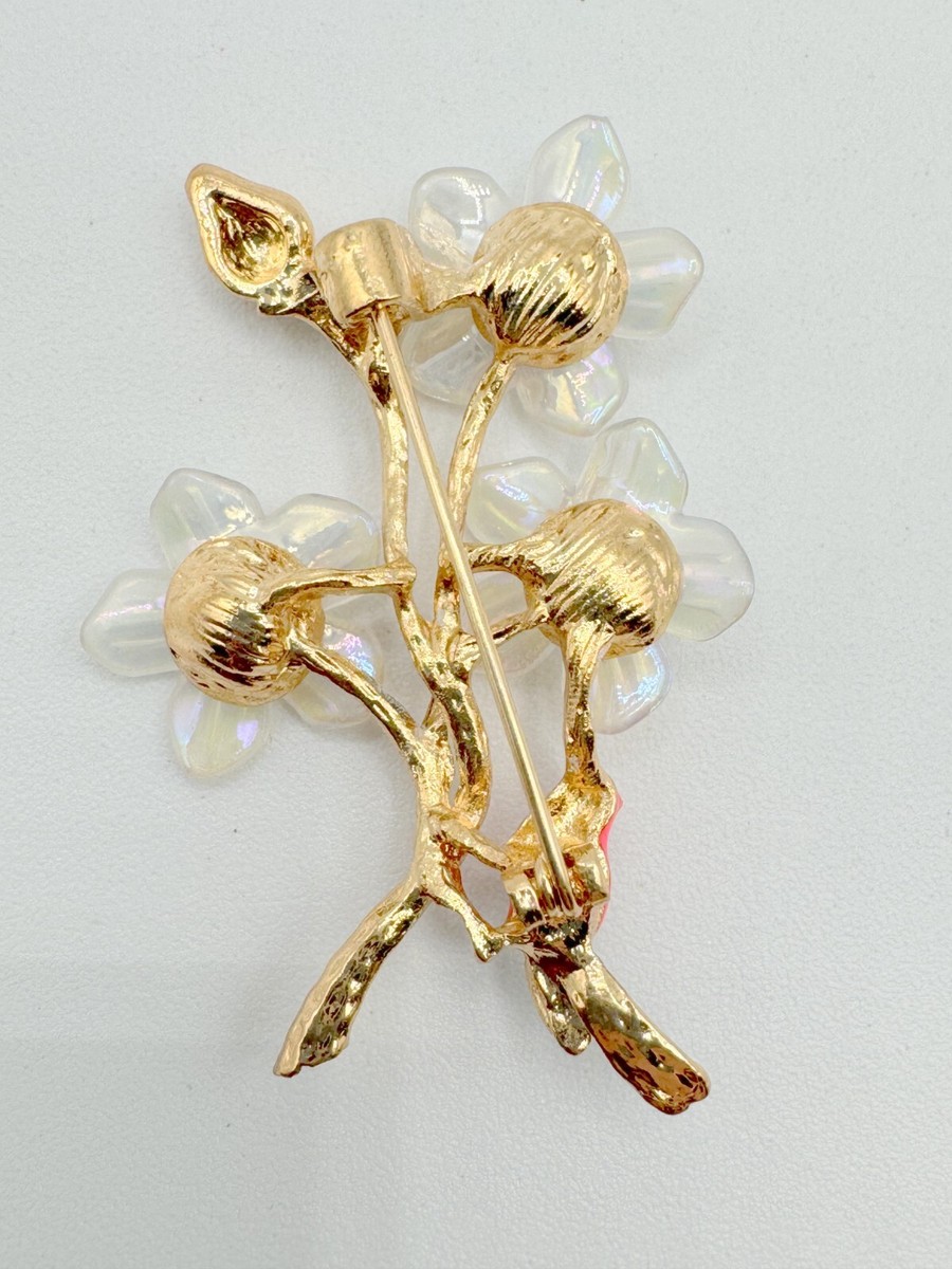 T3-804 BROOCH GOLD TONE PIN 1.9