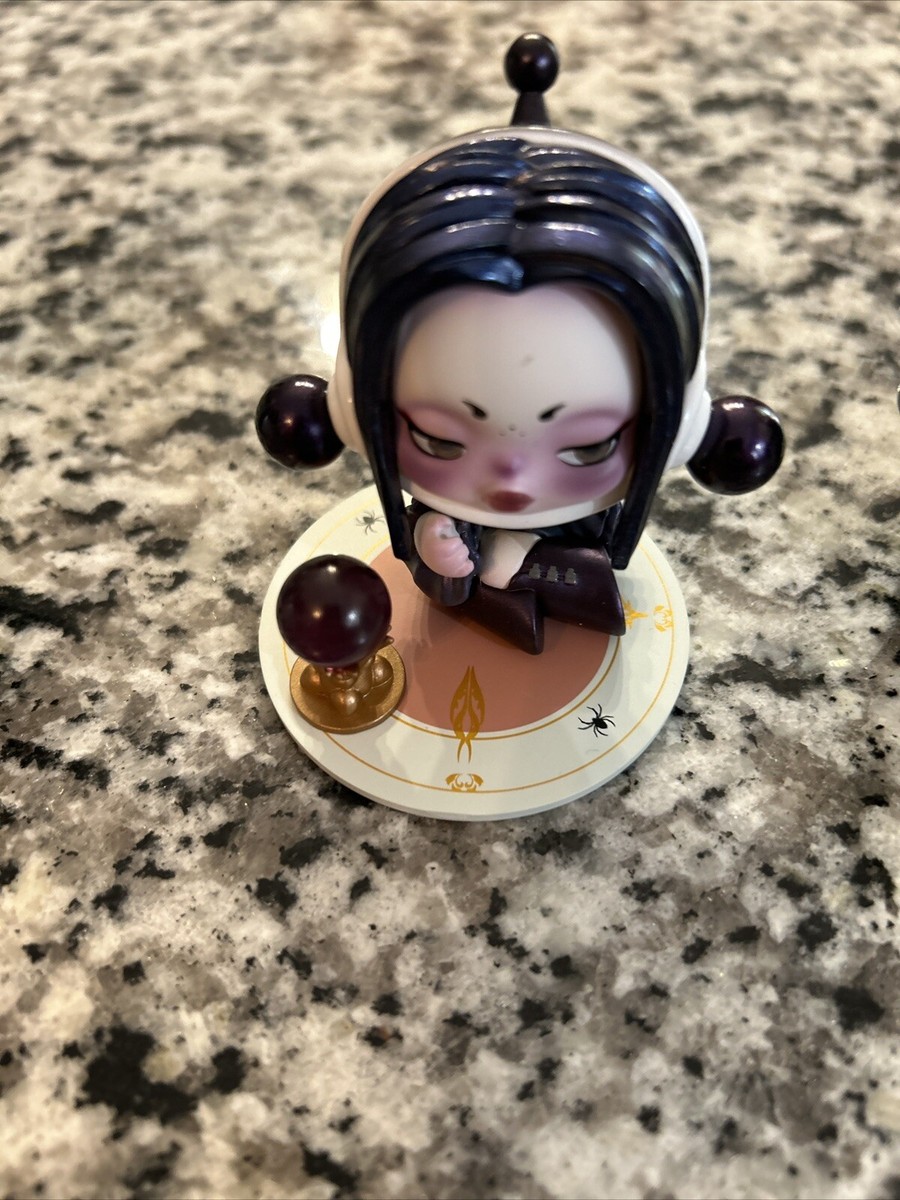 POP MART x SKULLPANDA The Addams Family Dark Night Morticia POP MART x SKULLPANDA The Addams Family Dark Night Morticia