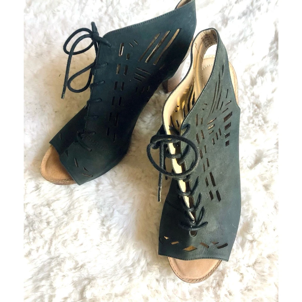 Zapatos de tacón abierto de gamuza negra Adam Tucker. Talla 9 Foto 2 de 4