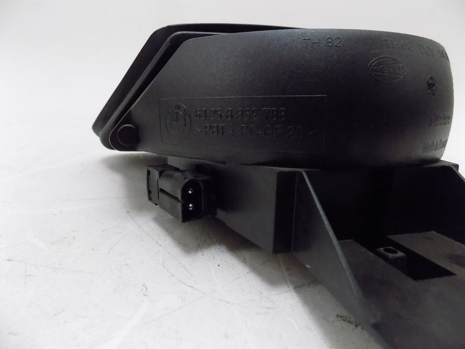 THIRD 3RD BRAKE HIGH STOP LIGHT LAMP 63258352788 OEM BMW E38 750IL 