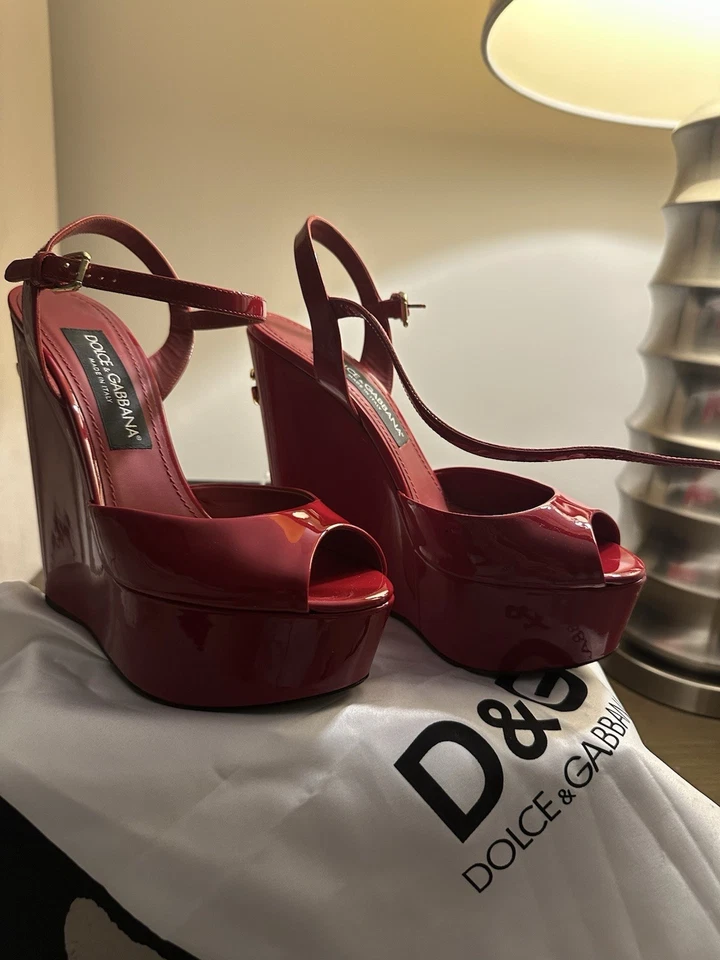 Tacones de cuña Dolce & Gabbana de charol rojo  Foto 4 de 4