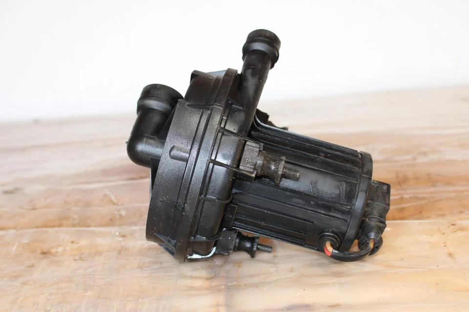 Bomba de inyección de aire secundaria Audi A4 2002-2005 Foto 4 de 4