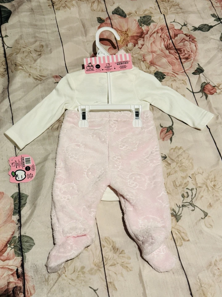 Hello Kitty Bebé Niña Juego de 3 Piezas "Hola Invierno" Blanco y Rosa con Lazo 3 Meses Nuevo con Etiquetas Foto 4 de 4