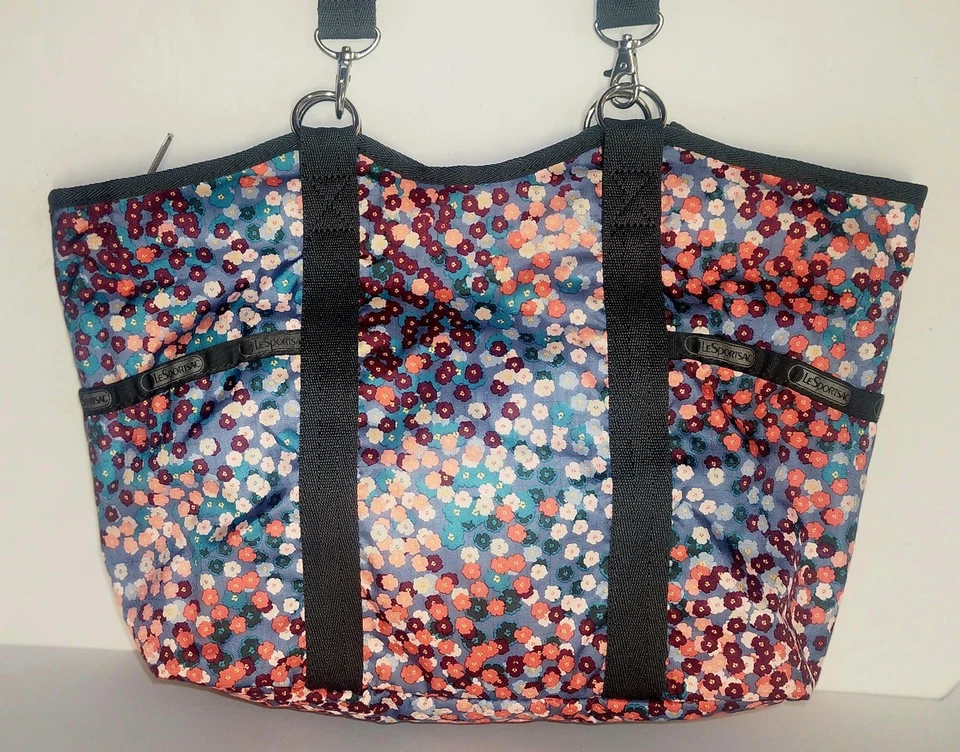 Caprichoso Elegante Bolso de Hombro Ligero Floral Lésbre para Semana de Semana Lesportsac Foto 4 de 4