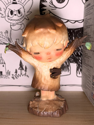 POP MART Hirono Reshape Serie ''Holzschnitzerei'' Figur mit Box & Karte