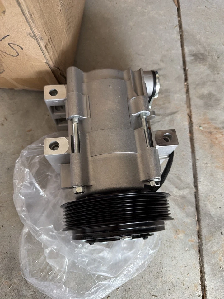 Compresor de aire acondicionado con embrague 2005-2007 para Ford Escape Mercury Mariner 2005-2006 f Foto 2 de 4