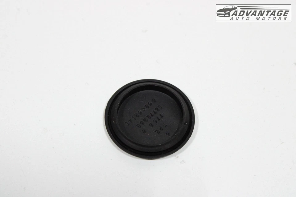 Chevrolet Malibu 2019-2025 carcasa de puerta tapa de enchufe multiusos 22772956 OEM Foto 2 de 4