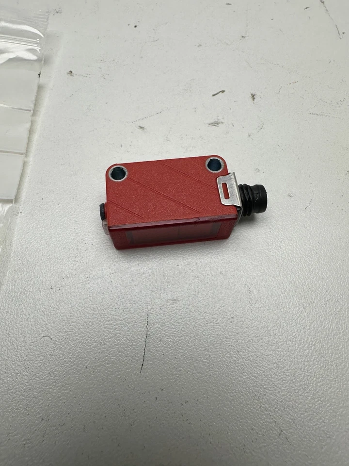Leuze HRTR 3/44-50-S8 Photoelectric Sensor New - Image 3 of 3