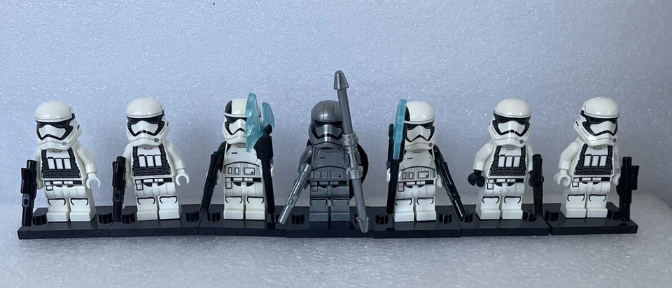 Star Wars Lego Captain Phasma & First Order Storm Trooper Guard - Mint Condition - Image 4 of 4