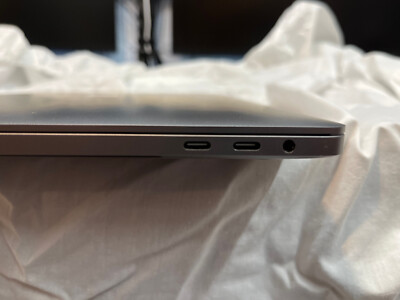 Apple MacBook Pro (16-inch 2019) 2.4 GHz i9 64GB RAM 2TB SSD AMD