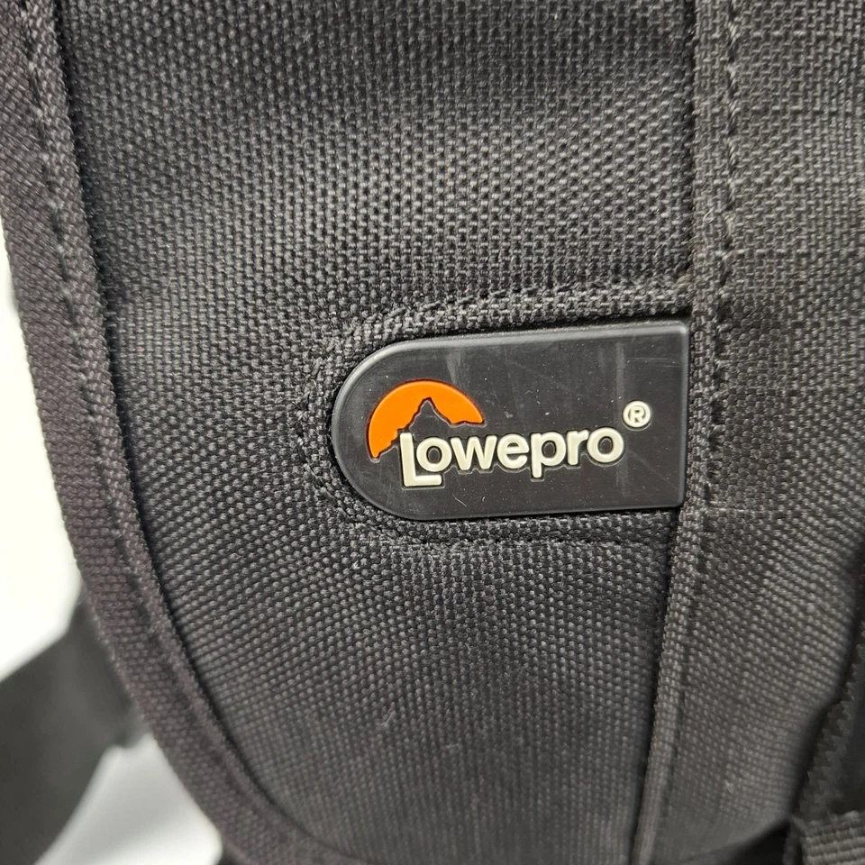 Lowepro Camera Bag Adventura 140 Black Adjustable Strap Case Pockets Lightweight - Image 3 of 4