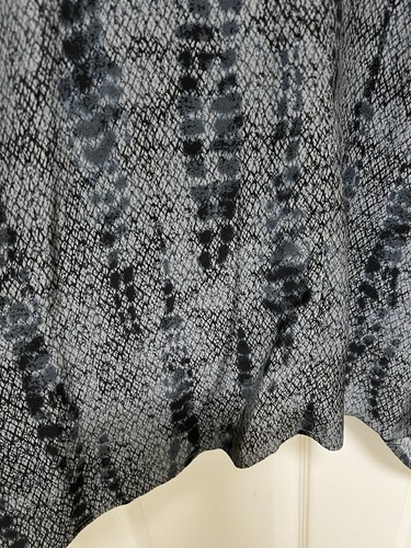 Eileen Fisher Damen XXL Seide Krepp Chine SS Top V-Ausschnitt Grau Muster Biesen - Bild 9 von 12