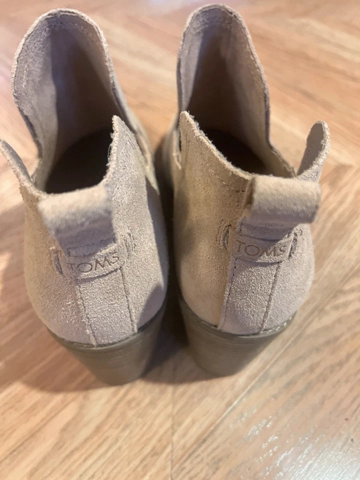 Botines de cuña Tom’s de gamuza crema para mujer Foto 4 de 4