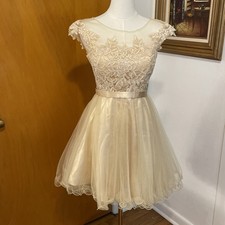 Dancing Queen champagne color tool lace Prom dress size extra small Made In USA
