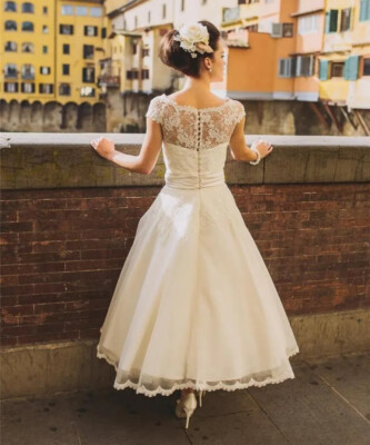 chinese dress ladies Fitted Lace Wedding Dress with Beaded Floral Appliques main image 0