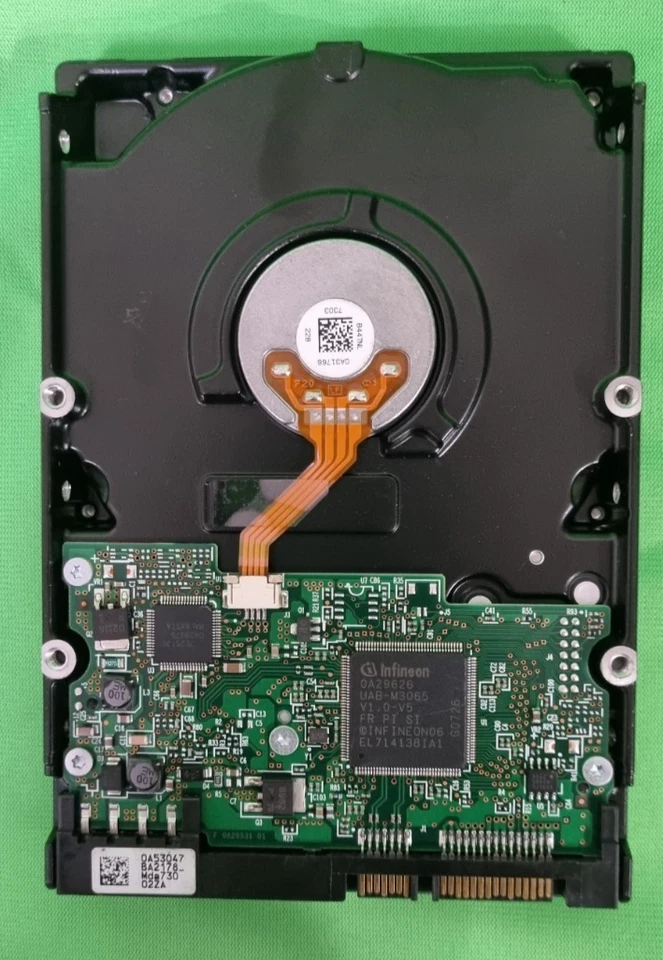 DISCO RIGIDO HITACHI HDT725050VLA360 - 500GB - 3.5" SATA - TESTATI e FUNZIONANTI - Immagine 3 di 4