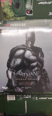 Square Enix Play Arts Kai Batman Arkham Origins Actionfigur mit Zubehör