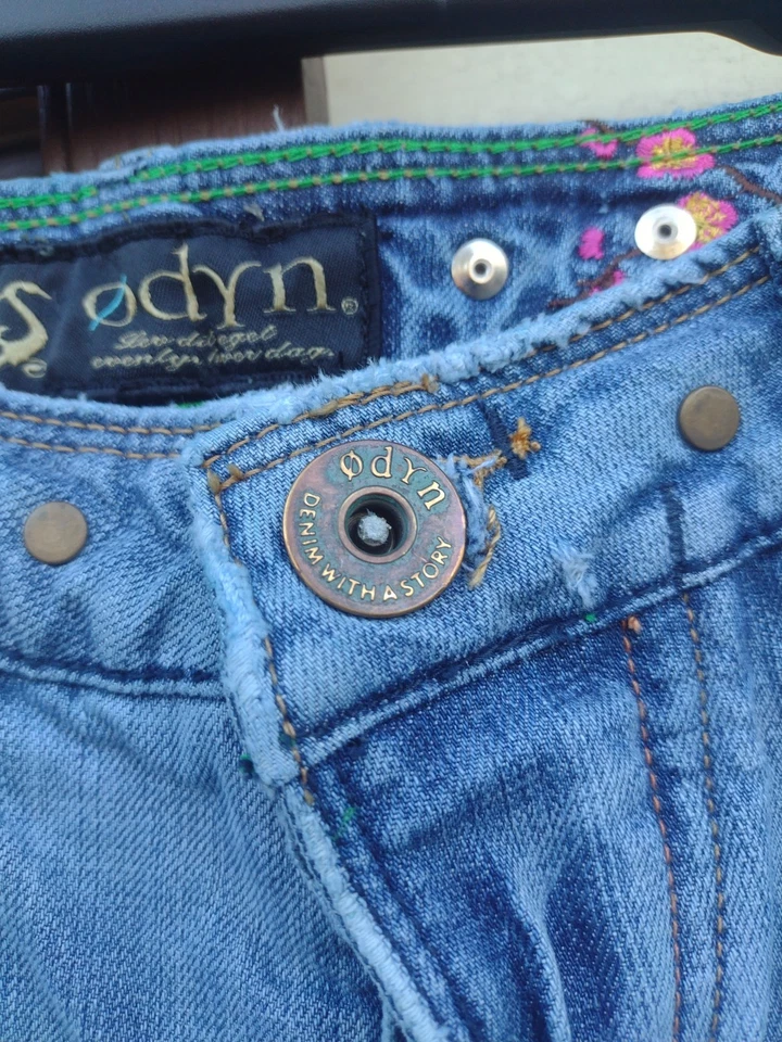 Y2K Odyn Diseñador Dragón Bordado Jeans de cintura baja para mujer de 32" Foto 2 de 4