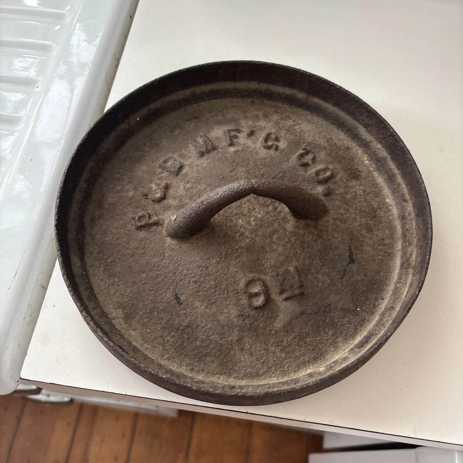 ANTIQUE P & B MFG CO 8 INCH CAST IRON DUTCH OVEN CAMP LID ONLY