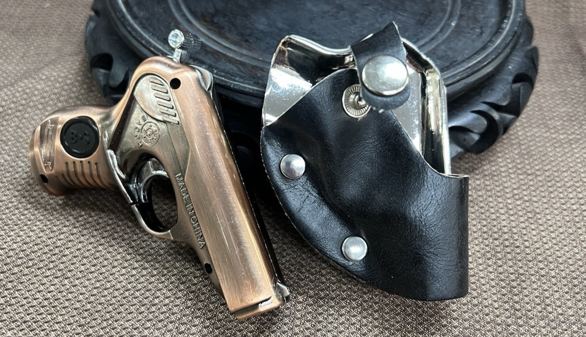 In Holster, Belt Buckle (1768)